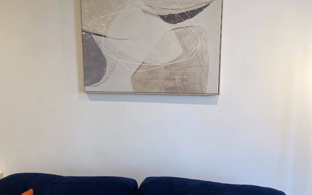 Lakeside - Central Apartment - Free Parking - Cinema Room