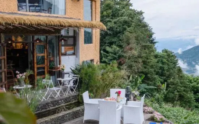 Yuanyang Huaweiwo No.2 Inn (Duoyishu Terraced Field Sunrise Inn)