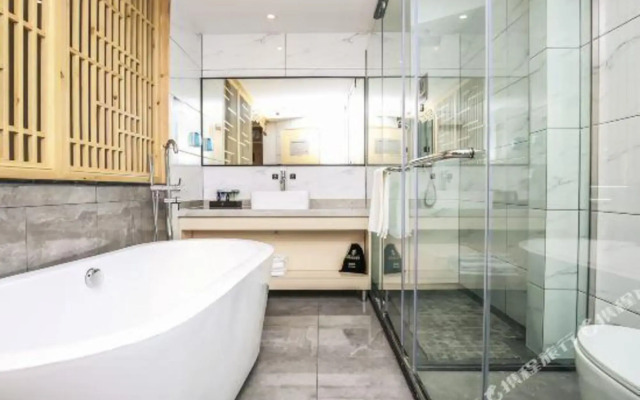 Chengdou huangyueguojihotel