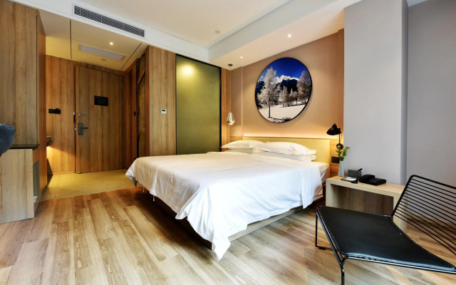 Urban Rosa Cafe & Inn