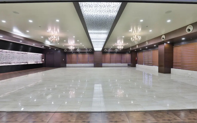 OYO 17263 Marigold Banquets And Rooms