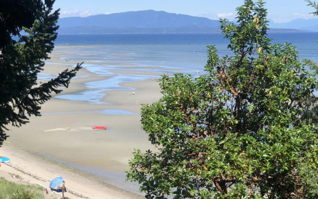 Tigh-Na-Mara Seaside Spa Resort