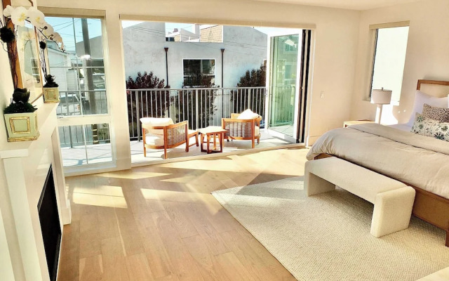 Beach Paradise Stunning 3-story in Long Beach!