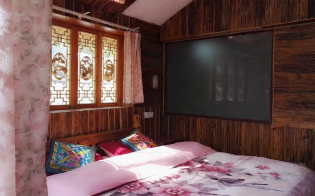 Luguhu Lakeside Apu Guest House