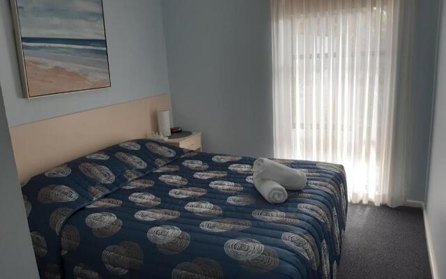 Dolphins of Mollymook Motel and Fifth Green Apartments