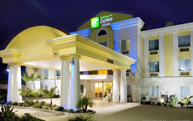 Holiday Inn Express and Suites Falfurrias