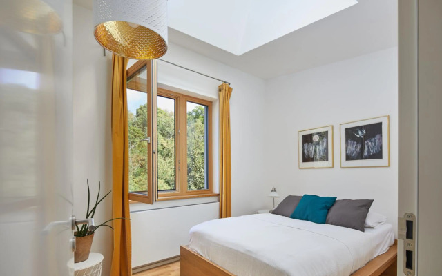 Spacious Loft in Žižkov by Prague Days