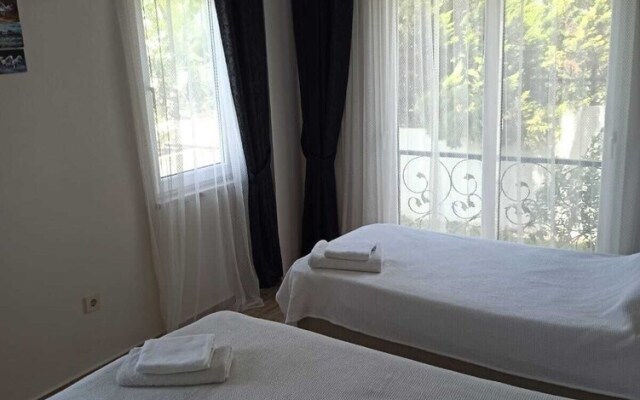 Remarkable 4-bed Villa Tasgin 2 Pools