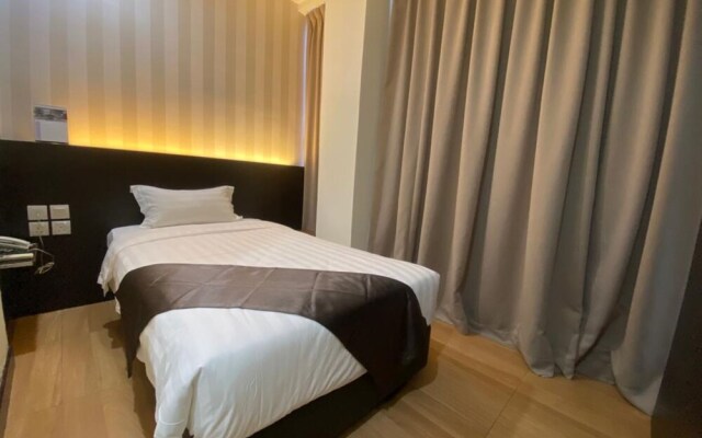 Capital O 90447 Hotel Ezzyhome Kebun Teh