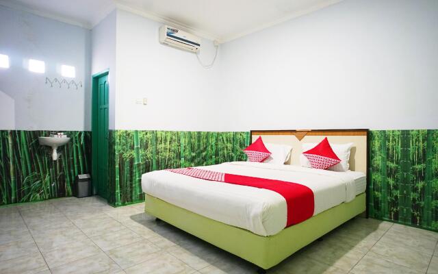 OYO 754 Nur Aziziah Guest House