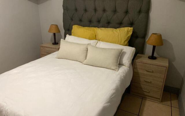 Private 3 bedroom 3kms away from Emerald Casino