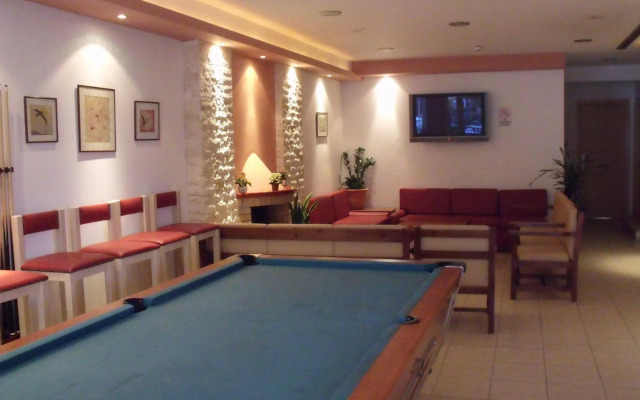 Haris Apartments