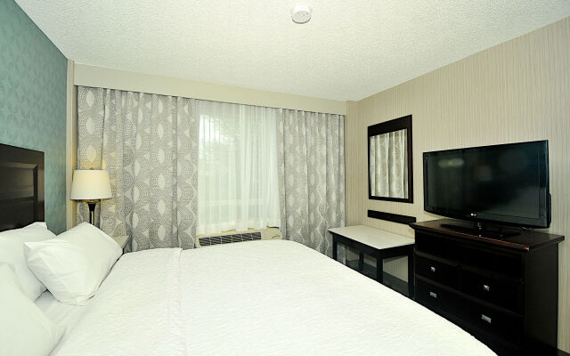 Hampton Inn & Suites by Hilton Calgary-Airport