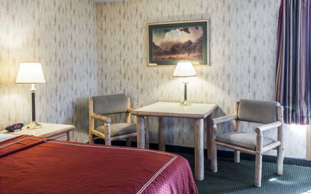 Bridgeway Inn & Suites Portland Airport