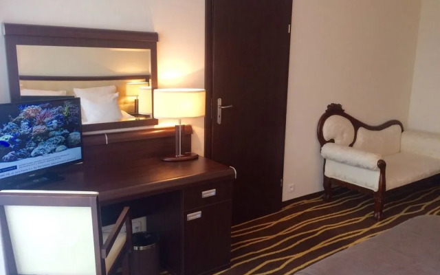 BEST WESTERN PLUS Business Faltom Hotel