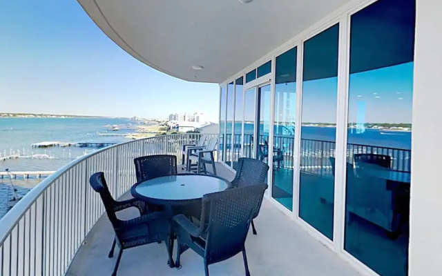 Lagoon Tower #402
