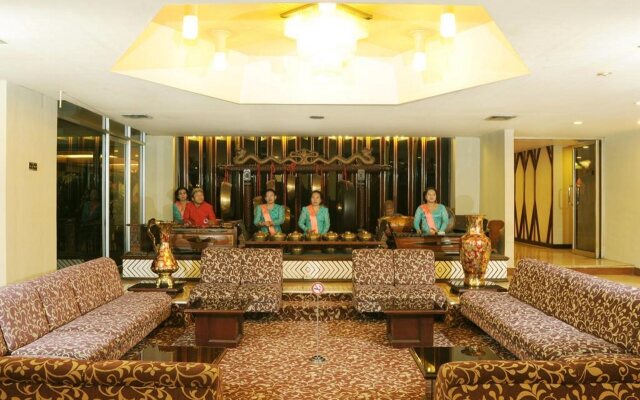 Elmi Hotel