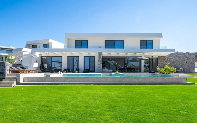 Aethra Grand- Luxury 5-bed Villa 850m From Beach