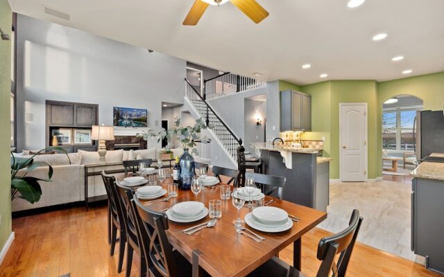 Spacious Home W/ Fun Amenities | Lake & Mtn Views