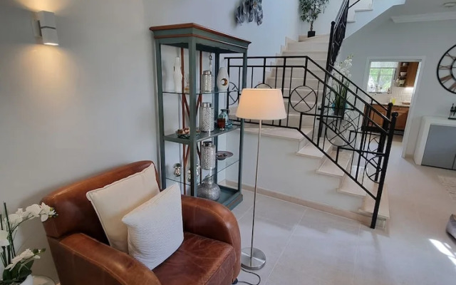 Beautiful 2-bed Villa in Quinta do Lago With Pool
