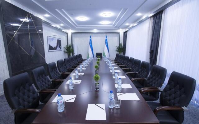 Oqsaroy Hotel