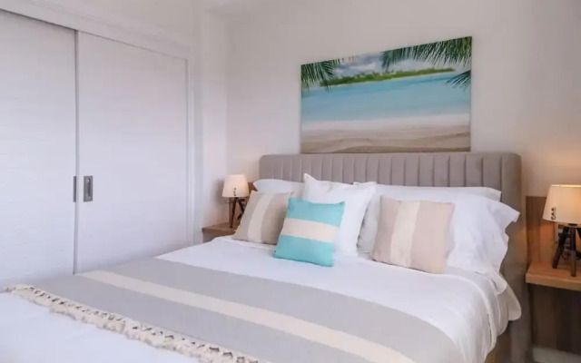 Elegant and Spacious Penthouse With Ocean View