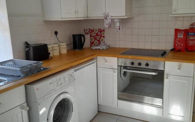 Cosy Apartment Close to Tunnels Beaches