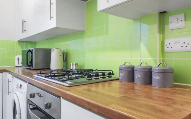 Inviting 2-bed House in Milton Keynes - Netflix
