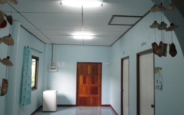 Sichang Sabaidee Holiday House