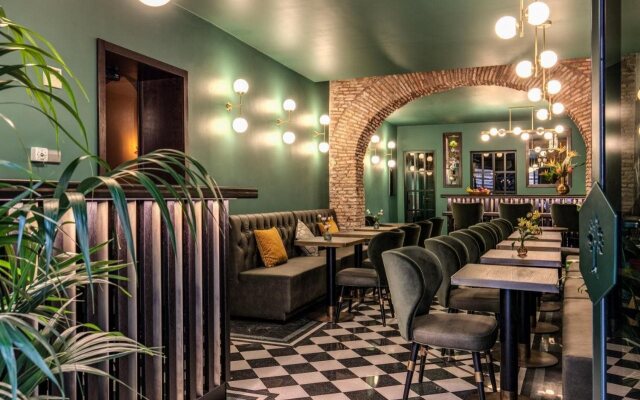 Tree Charme Parliament Boutique Hotel