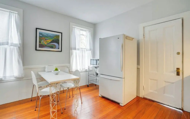 Walk to Harvard Square: Apartment in Cambridge