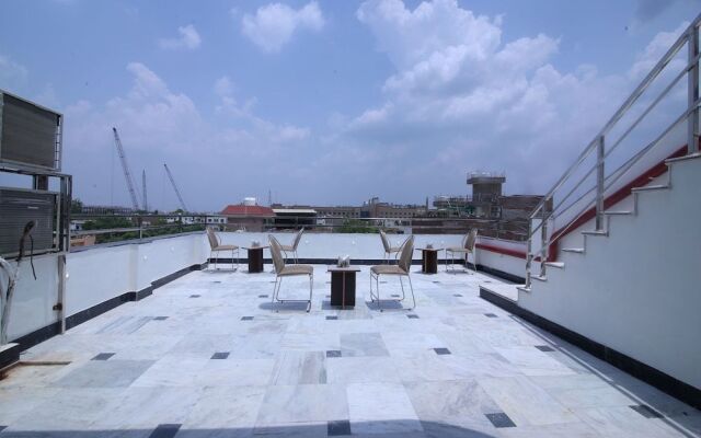 OYO 16372 The Vantage