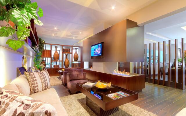 93 Luxury Suites & Residences