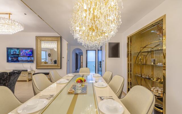 Marco Polo - Deluxe Waterfront Roomy Apt, Perfect for Groups