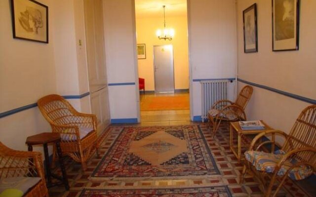 Hostal Adarnius