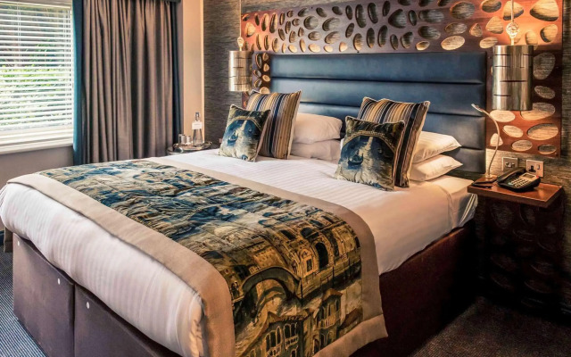 WorldHotels Distinctive Woughton House Hotel