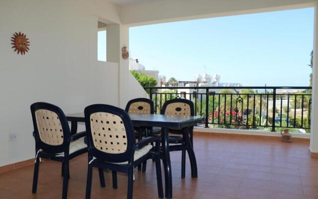 Sunset apartment with pool & 10 mins to Venus beach