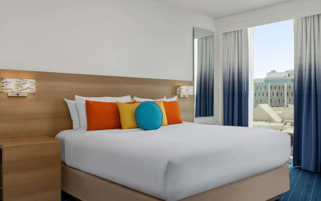 The Art Hotel Denver, Curio Collection by Hilton