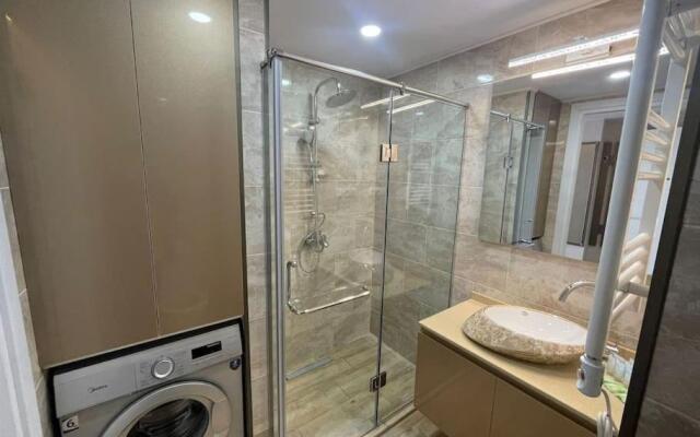 Leo Group Luxury Apartment 1834 Alliance Palace