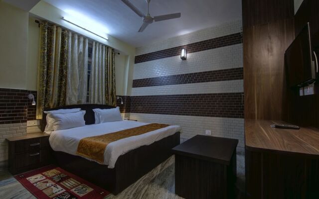 OYO 13465 Greendot Hotel