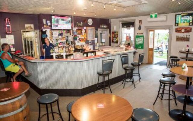 Tocumwal Hotel Motel ("The Palms")