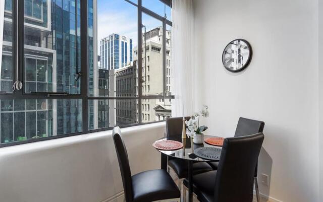 Cosy Central Apartment - Charming Building