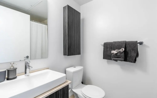 High-Rise Junior 2Br Condo downtown