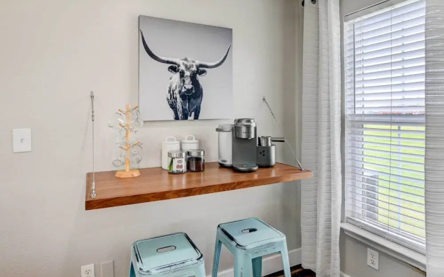 Walk to Beach: Charming Home w/ Deck in Galveston