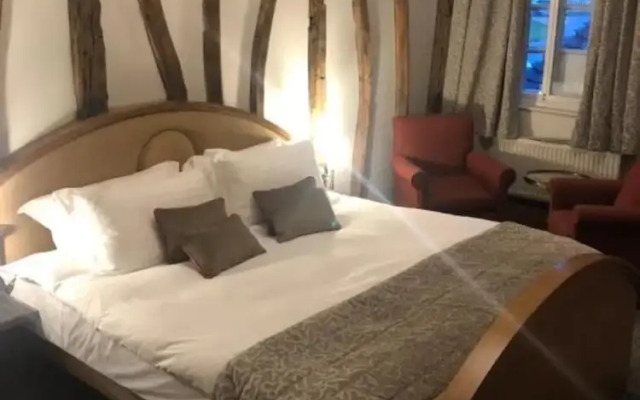 OYO The Greyhound Inn