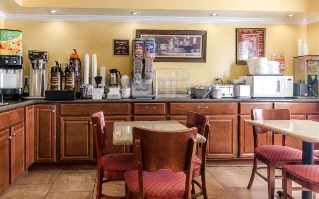Rodeway Inn & Suites Jacksonville near Camp Lejeune