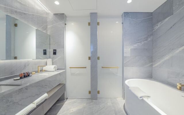 DXB - Five - 40706 - PJ