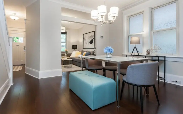 Applewood Suites - 4 BDRM Danforth House