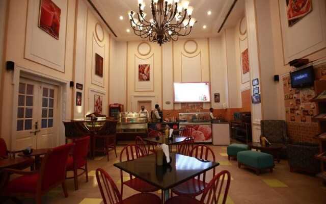DLF Club 4