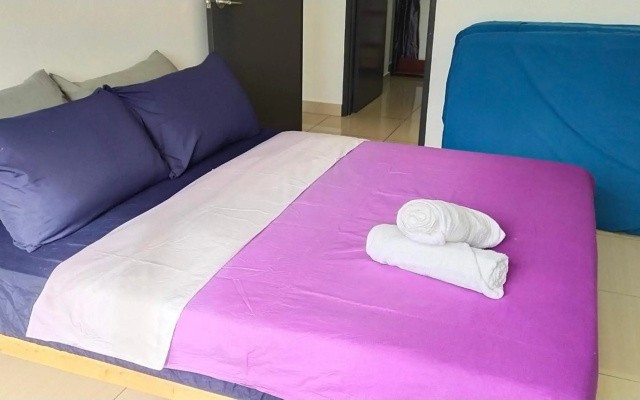 8pax Mount austin Midori Green homestay